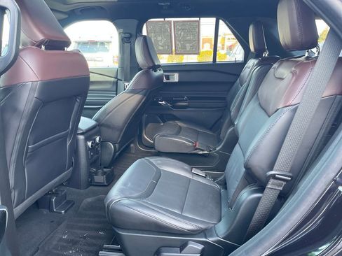 Used 2023 Ford Explorer Platinum w/ Technology Package image 27