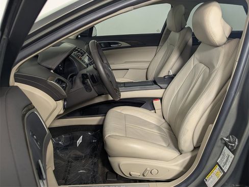 Used 2017 Lincoln MKZ Reserve image 12