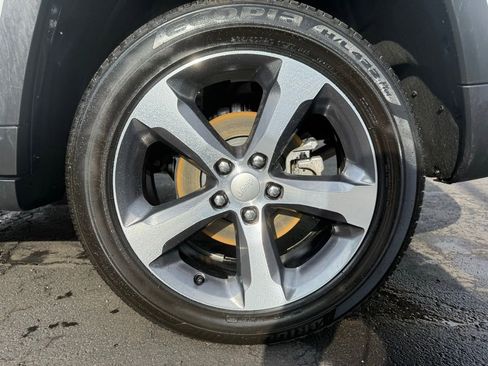 Used 2025 Jeep Grand Cherokee Limited image 35