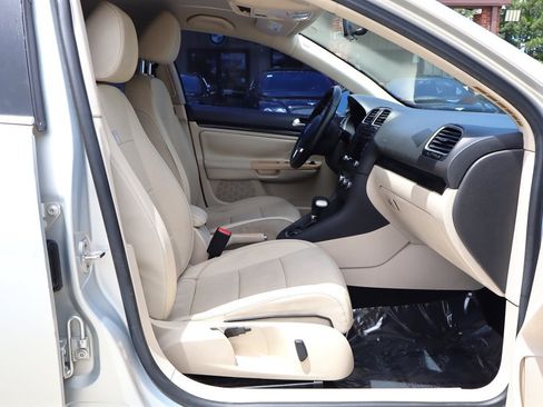 Used 2011 Volkswagen Jetta TDI FWD image 17