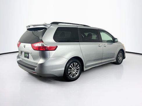 Used 2019 Toyota Sienna XLE FWD image 9
