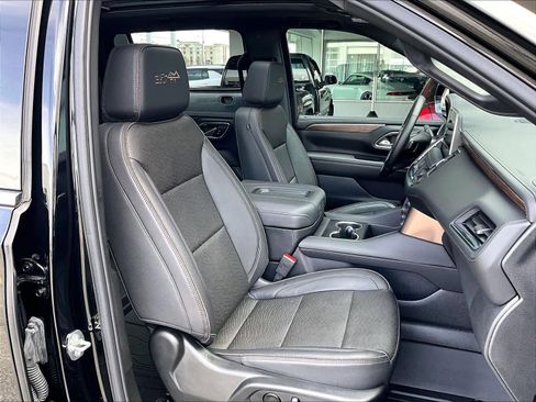 Used 2024 Chevrolet Suburban High Country image 11