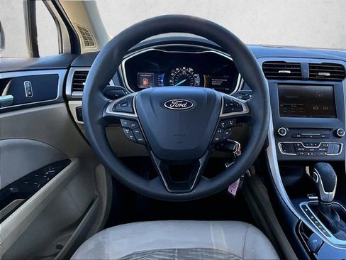 Used 2016 Ford Fusion SE image 7