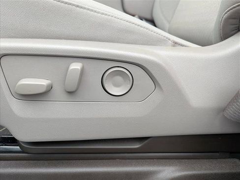 Used 2024 GMC Sierra 1500 SLE w/ X31 Off-Road Package image 11