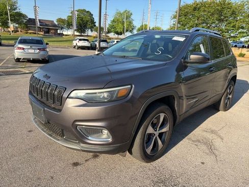 Used 2019 Jeep Cherokee Limited AWD/4WD image 8