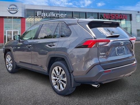 Used 2019 Toyota RAV4 XLE Premium w/ Cold Weather Package AWD/4WD image 4