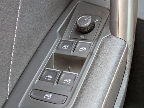 Used 2023 Volkswagen Tiguan SE w/ Panoramic Sunroof Package image 26