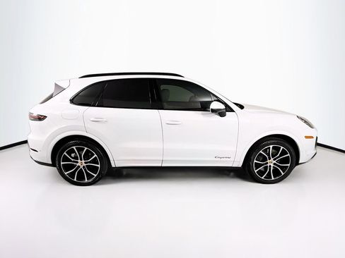 Used 2022 Porsche Cayenne AWD/4WD image 4