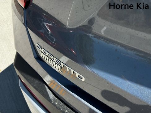 New 2025 Kia Sorento LX image 9