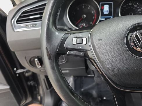 Used 2018 Volkswagen Tiguan SEL FWD image 17