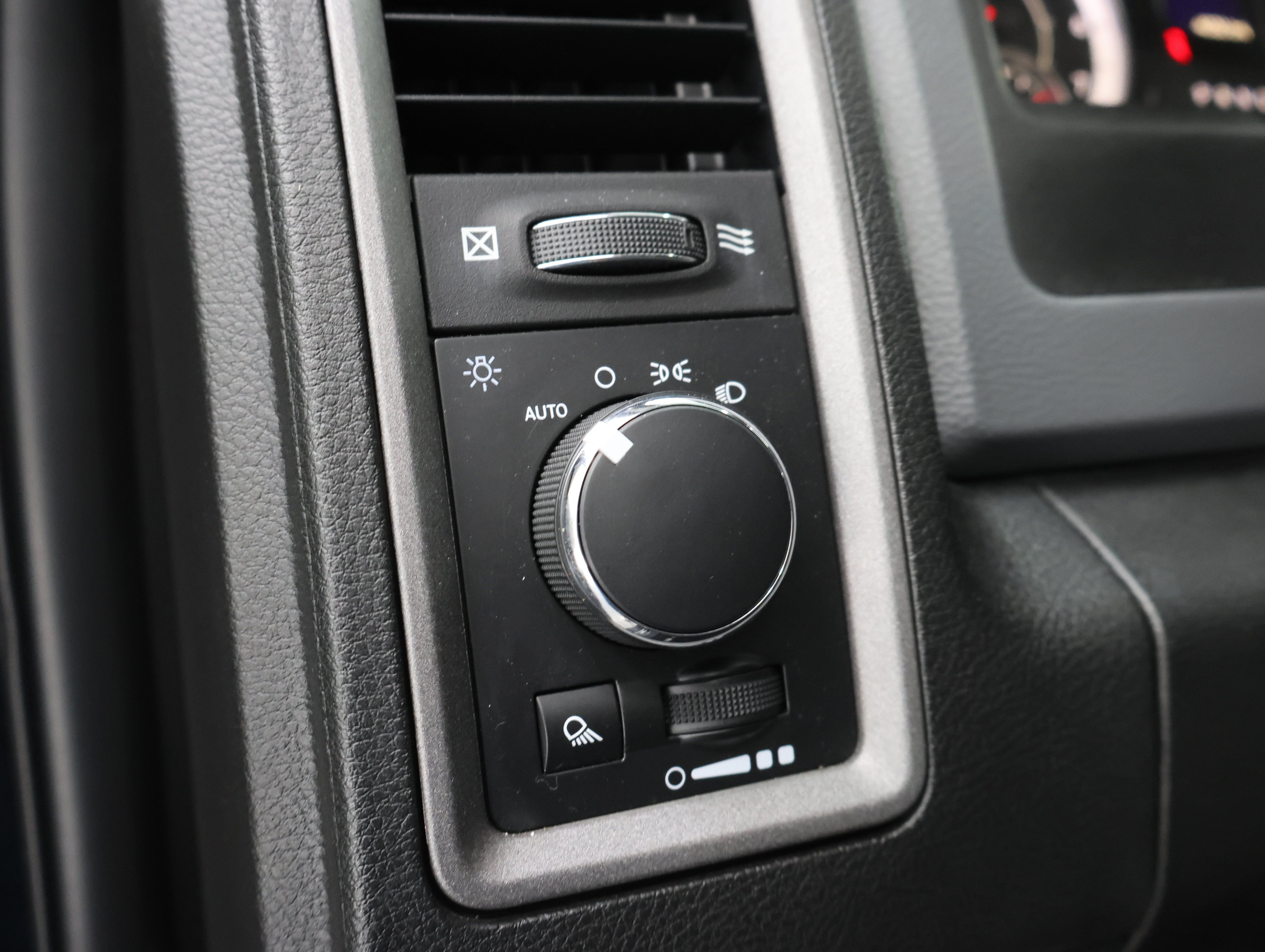 Used 2018 RAM 2500 Tradesman w/ Chrome Appearance Group AWD/4WD image 39