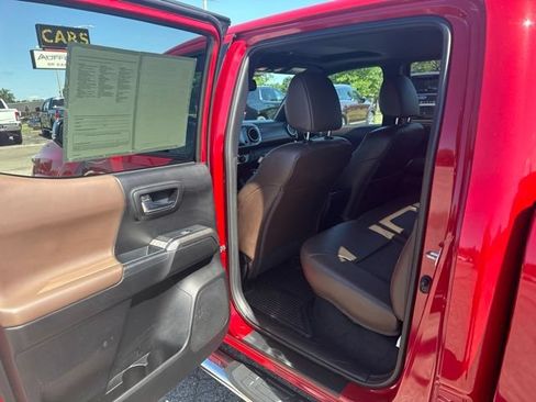 Used 2019 Toyota Tacoma Limited AWD/4WD image 25