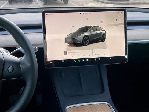 Used 2022 Tesla Model Y Long Range image 8