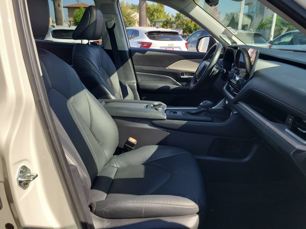 Used 2024 Toyota Grand Highlander AWD image 19