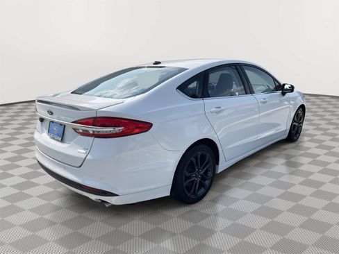 Used 2018 Ford Fusion SE w/ Equipment Group 201A FWD image 14