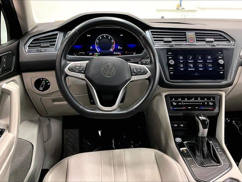Used 2022 Volkswagen Tiguan SE image 8
