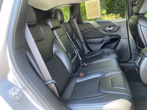 Used 2019 Jeep Cherokee Latitude Plus FWD image 35