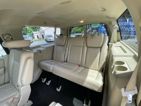 Used 2015 Ford Expedition EL Limited w/ Equipment Group 301A RWD image 19