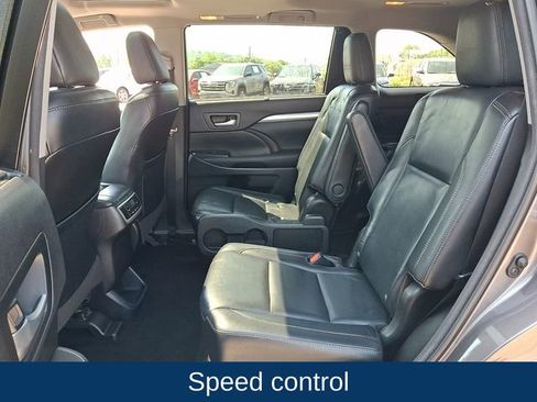Used 2016 Toyota Highlander XLE AWD/4WD image 17