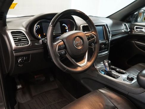 Used 2018 Jeep Grand Cherokee Overland AWD/4WD image 5