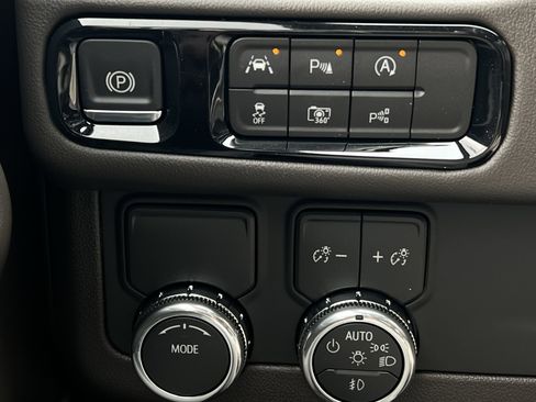 New 2026 GMC Yukon XL Elevation w/ LPO, Floor Liner Package image 15