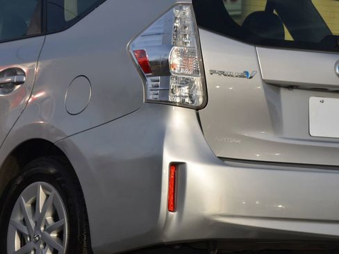 Used 2013 Toyota Prius V Three image 40