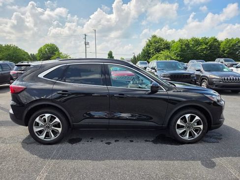 Used 2024 Ford Escape Platinum w/ Premium Technology Package AWD/4WD image 18