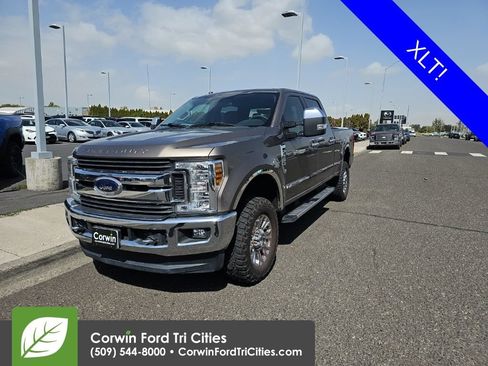 Used 2019 Ford F250 XLT w/ XLT Premium Package AWD/4WD image 7