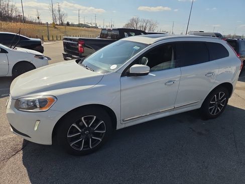 Used 2016 Volvo XC60 T6 w/ Proximity Package image 2