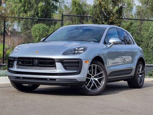 Certified 2023 Porsche Macan image 1