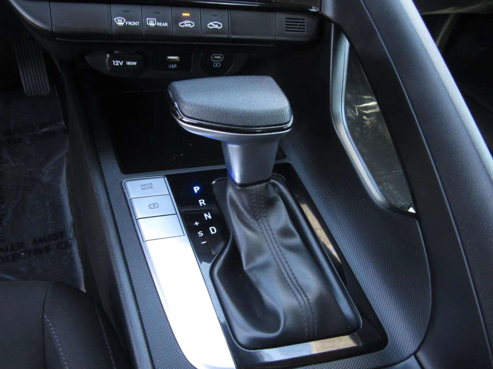 Used 2024 Hyundai Elantra SEL FWD image 19