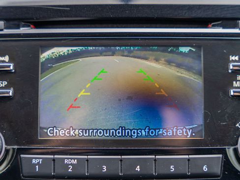 Used 2017 Nissan Rogue SV image 32