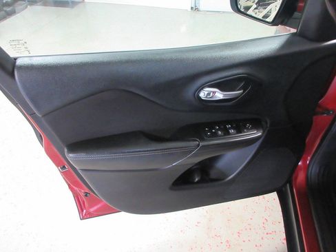 Used 2016 Jeep Cherokee Latitude w/ Cold Weather Group image 27