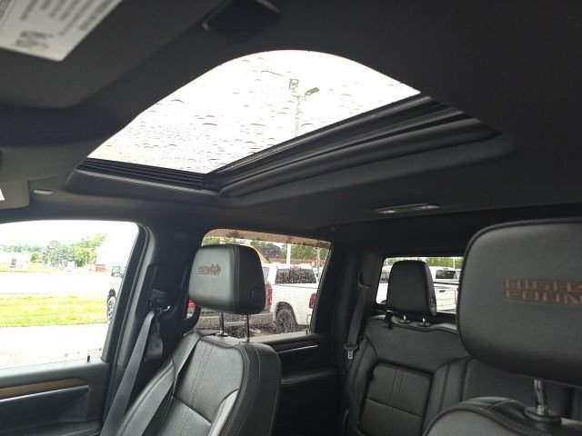 Used 2024 Chevrolet Silverado 2500 High Country w/ Technology Package AWD/4WD image 20