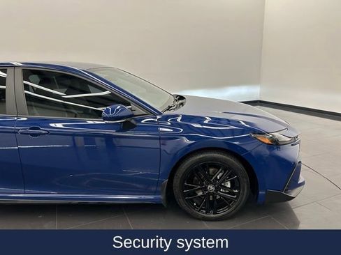 Used 2025 Toyota Camry SE image 13