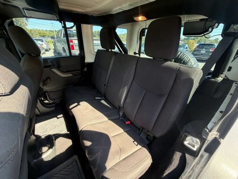 Used 2018 Jeep Wrangler Unlimited Sport w/ Connectivity Group AWD/4WD image 34