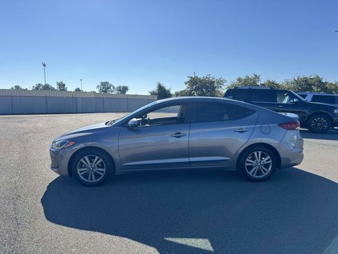 Used 2017 Hyundai Elantra SE image 7