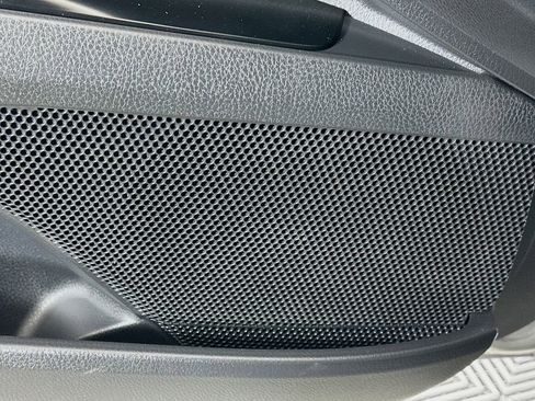 Used 2025 Toyota Camry XLE image 19