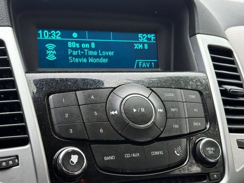 Used 2015 Chevrolet Cruze LT image 16