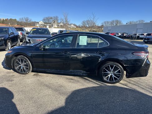 Used 2022 Toyota Camry SE image 6