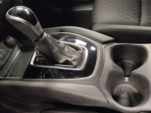 Used 2020 Nissan Rogue SV image 26