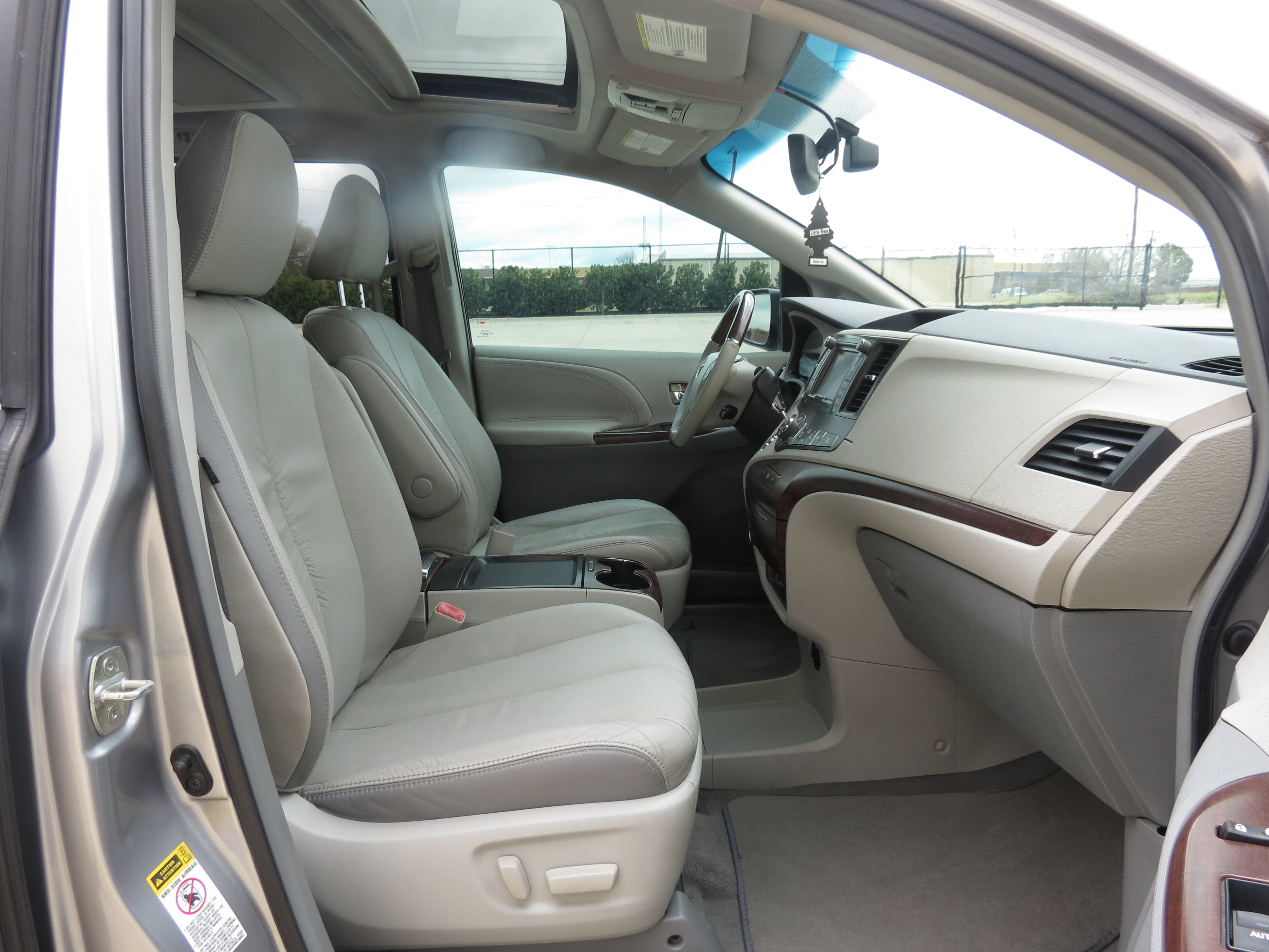 Used 2011 Toyota Sienna Limited w/ Premium Pkg FWD image 32