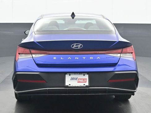 Used 2025 Hyundai Elantra SEL FWD image 5