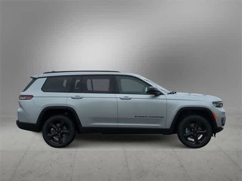 New 2025 Jeep Grand Cherokee L Limited w/ Black Appearance Package image 9