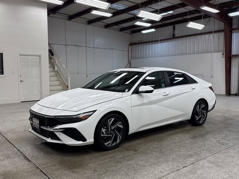 Used 2024 Hyundai Elantra Limited image 1