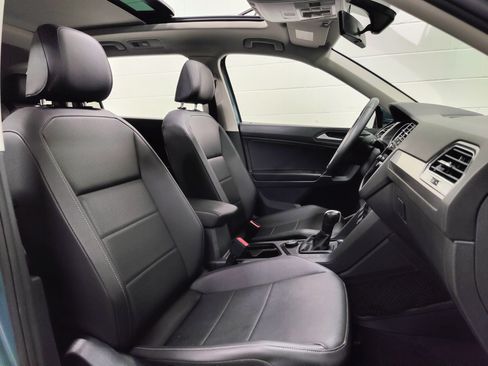 Used 2020 Volkswagen Tiguan SE w/ Panoramic Sunroof Package AWD/4WD image 5