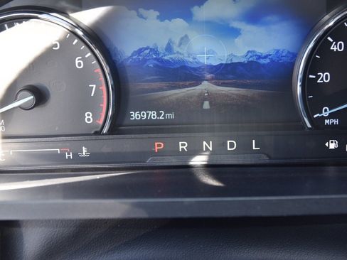 Used 2022 Ford Explorer XLT w/ Equipment Group 202A image 7