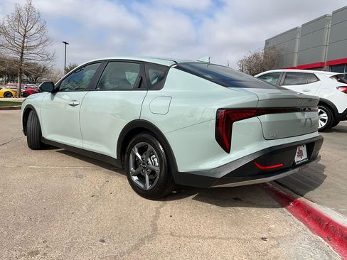 Used 2025 Kia K4 LXS image 8