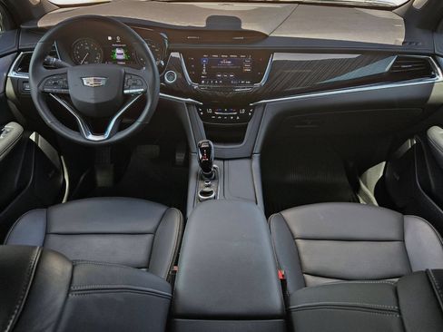 Used 2022 Cadillac XT6 Premium Luxury w/ Technology Package FWD image 16