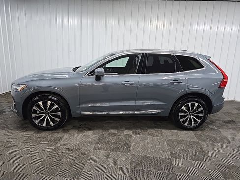 Used 2023 Volvo XC60 B5 Plus image 5